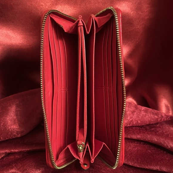 Round 1 $10 Drawing One Choice of 4 Items - Picture 4 of 7